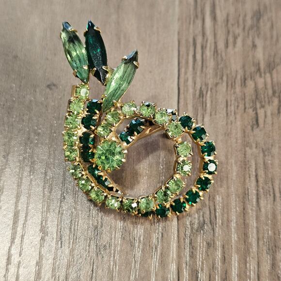 Vintage Uranium Glass Green Rhinestone Swirl Brooch with Navettes - Picture 1 of 7